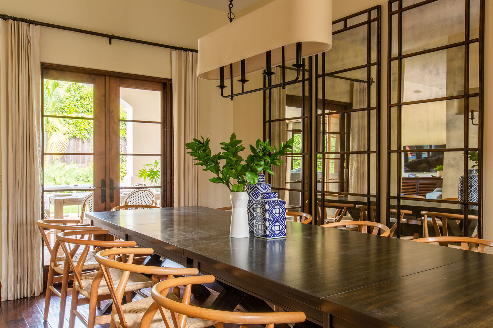 Dinning Room Cleaning Dinning Room Cleaning